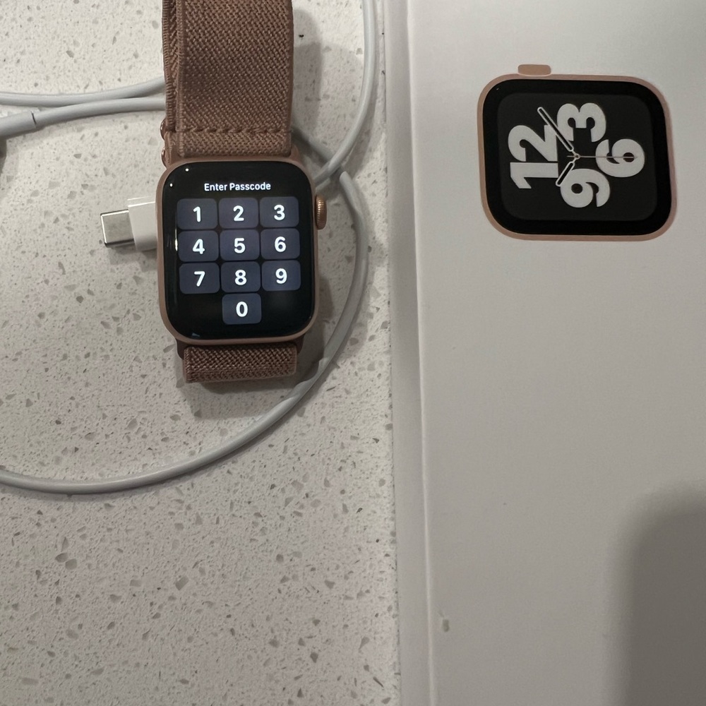 Apple Watch SE - Picture 6 of 6